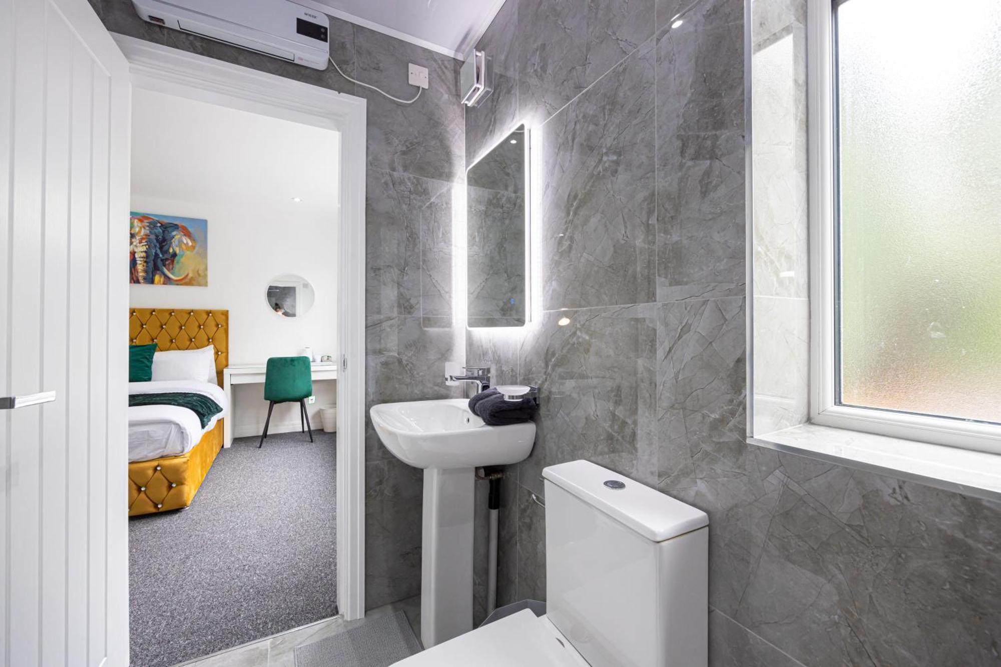 The Kent- Luxury Rooms مانشستر المظهر الخارجي الصورة